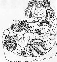 Девочка за столом с фруктами